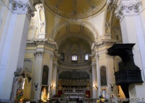 San-Pietro-ad-Aram-la-navata-800x569